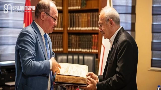 Atatürk ve İnönü’den 80 yıl sonra Kılıçdaroğlu CHP Lideri sıfatıyla İzmir Milli Kütüphanesi’nde