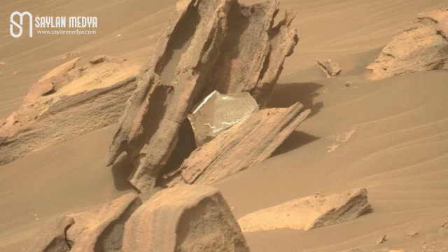 Mars yüzeyinde çöp bulundu!