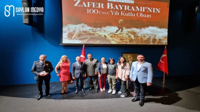 AKDEV, New York’taki 30 Ağustos kutlamalarında Adana’yı temsil etti