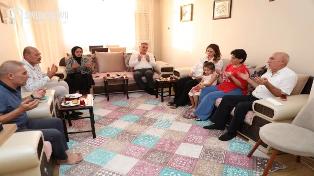 Yüreğir Belediyesi Şehit Yakınları ve Gazi Aileleri Birimi ev ziyaretleri yapıyor