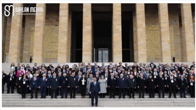 Bakan Özer öğretmenlerle Anıtkabir’de