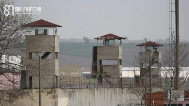 Adana Kürkçüler E Tipi Kapalı Cezaevi'nde görevli 2 gardiyanın duruşması görüldü