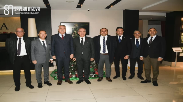 Karalar, AYAMDER’in düzenlediği toplantıda müteahhitlerle bir araya geldi