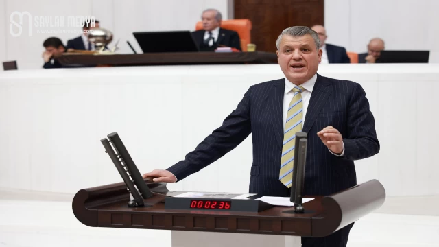 "Yüzde 400'e varan zam yaptılar, yüzde 5 indirimle övünüyorlar"