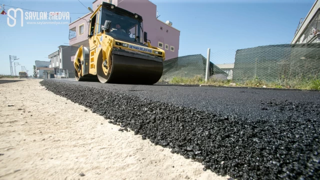 Seyhan’da asfalt hamlesi sürüyor