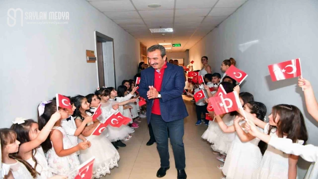 Çukurova Belediyesi Gülen Yüzler Semt Kreşleri'nde Mezuniyet Sevinci