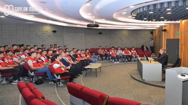 “Damla Gönüllülük Hareketi” projesinin katılımcıları Vali Dr. Süleyman Elban’ı ziyaret etti