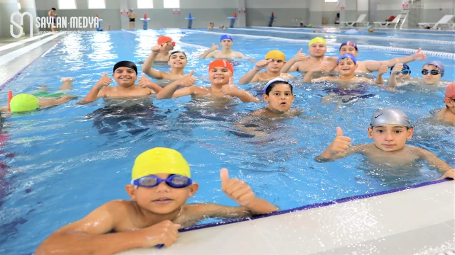 Yüreğir Belediyesi yüzme kursları büyük ilgi görüyor