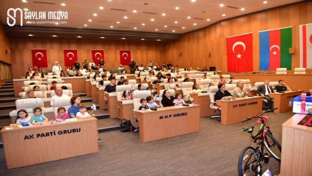 Çukurova Belediyesi Meclis Salonunda alışılmamış çok güzel görüntüler