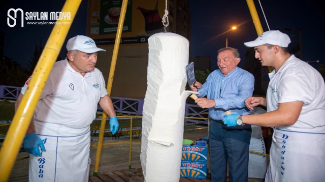 Seyhan Belediyesi serinletip eğlendiren bir etkinlikle vatandaşların yüzünü güldürdü