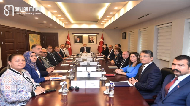 Vali Köşger’in başkanlığında, Üniversite Güvenliği ve Öğrenci Yurtları Sorunları Toplantısı yapıldı