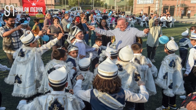 Seyhan Belediyesi’nin düzenlediği toplu sünnet şöleninde renkli görüntüler yaşandı