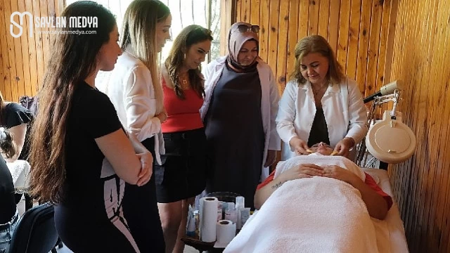 Çukurova Belediyesi'nden, hem meslek sahibi olmak hem de yeteneklerini kazanca dönüştürmek isteyen kadınlara bir hizmet daha...