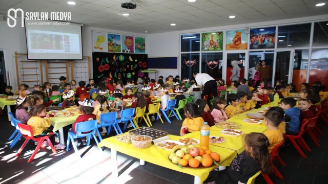 Yüreğir Belediyesi kreşlerinde eğitim gören minikler, Yerli Malı Haftası’nı kutladı