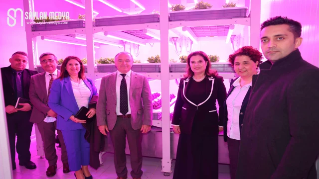 Rektör Prof. Dr. Tuncel, Bitki Fizyolojisi Laboratuvarını ziyaret etti