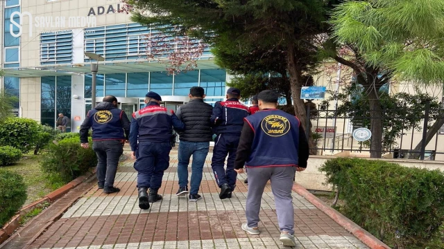 Adana'da çeşitli suçlardan aranan 10 şahıs yakalandı