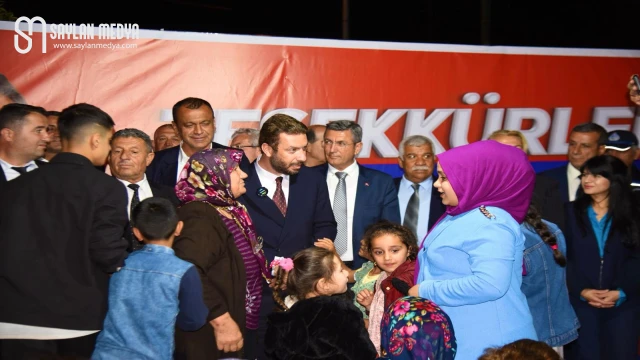 Başkan Aydar'ın teşekkür mitingine yağmur engel olamadı 