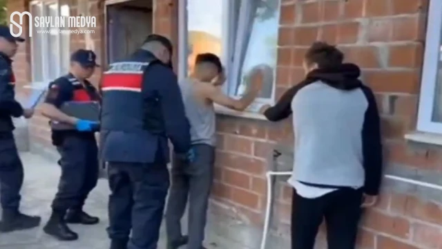 Torbacılardan 1 ton uyuşturucu ele geçirildi