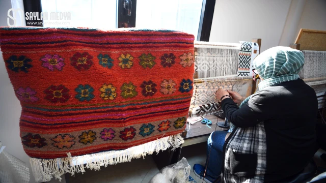Çukurovalı kadınlara kilim dokuma kursu