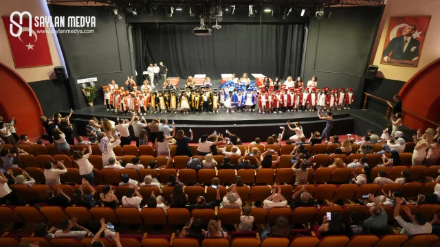Çukurova Belediyesi’ne bağlı Gülen Yüzler Semt Kreşleri’nde mezuniyet coşkusu