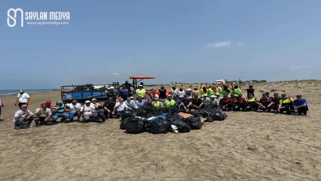 Karataş Harbiş Plajı’nda çevre temizliği