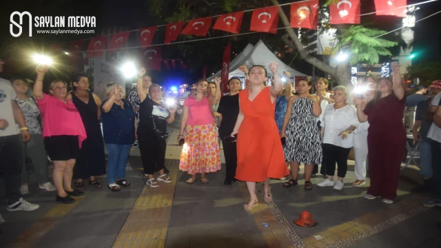 Adalet nöbetinin ilk gününden itibaren CHP Kadın Örgütleri alanlarda...