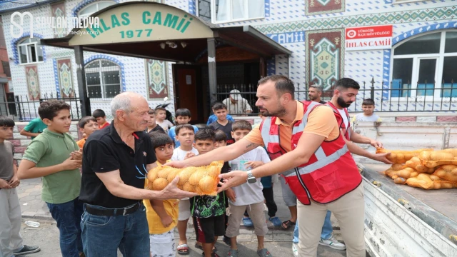 Yüreğir Belediyesi vatandaşlara patates dağıttı