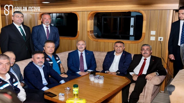 Vali Köşger ve Güngör Geçer, Karataş'ta Su Ürünleri Av Sezonu’nun açılışına katıldı