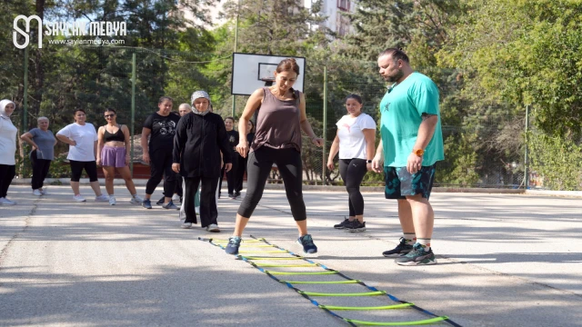 Çukurovalı kadınlar güne sporla başlıyor