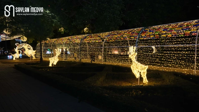 Adana’da 10 noktada yeni yıl ışıklandırması ile renkli görüntüler oluştu