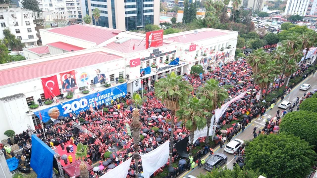 Adanalılar, yağmura rağmen özgürlük ve adalet için toplandı