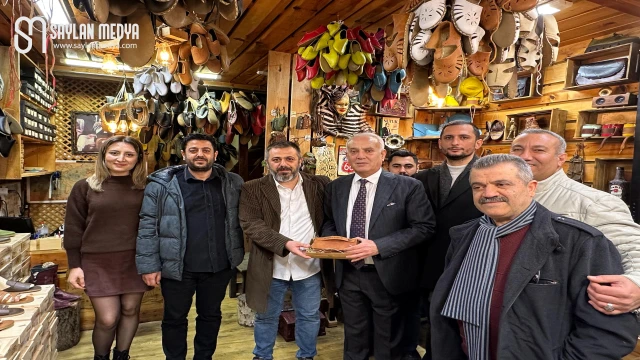 Başkan Yusuf Kanlı, tarihî çarşıda sorun dinledi