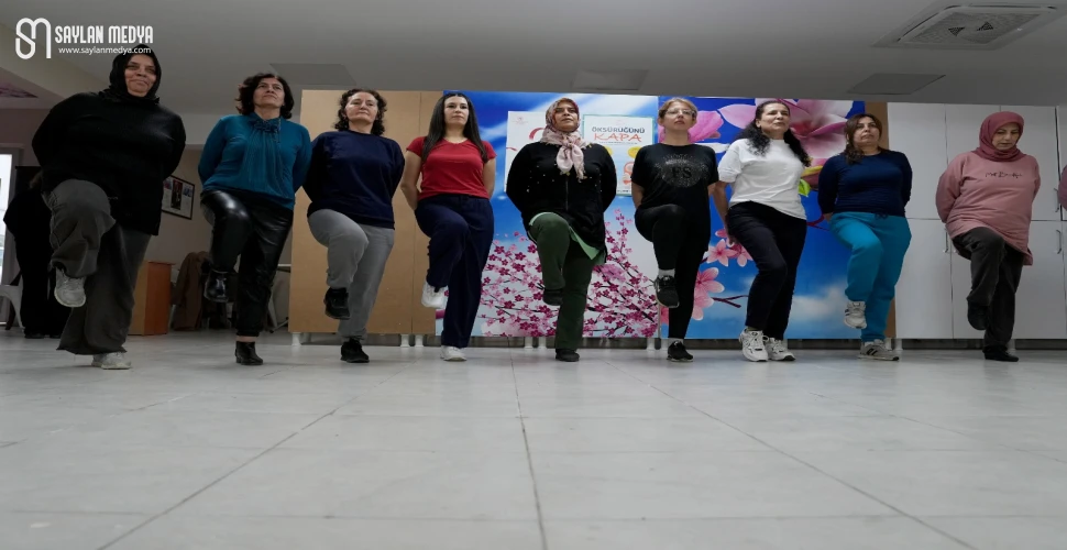 Çukurova Belediyesi Halk Oyunları Kursu yoğun ilgi gördü