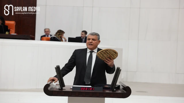 Ramazan pidesiyle kürsüye çıktı