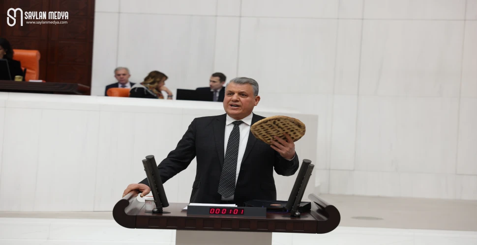 Ramazan pidesiyle kürsüye çıktı