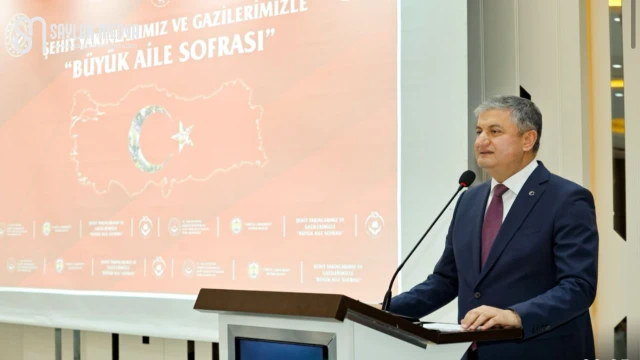 Şehitlerimizin aileleri ve gazilerimizin onuruna Adana Valiliği himayesinde iftar programı düzenlendi