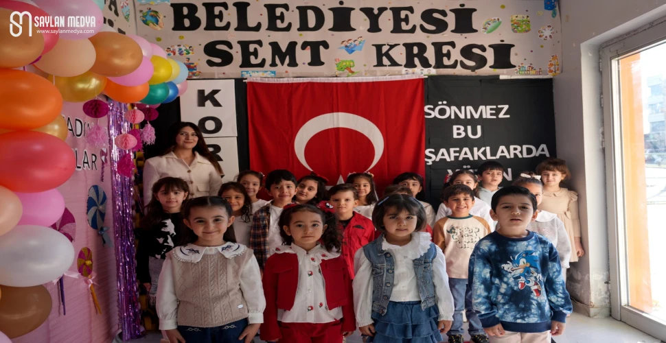 Çukurova Belediyesi Semt Kreşi öğrencileri, İstiklal Marşı’nı okuyarak milli değerlerin önemine dikkat çekti