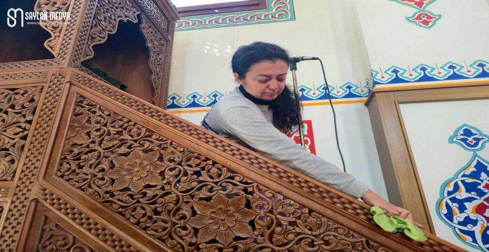 Çukurova'da camilerin iç ve dış alanları detaylı şekilde temizlendi