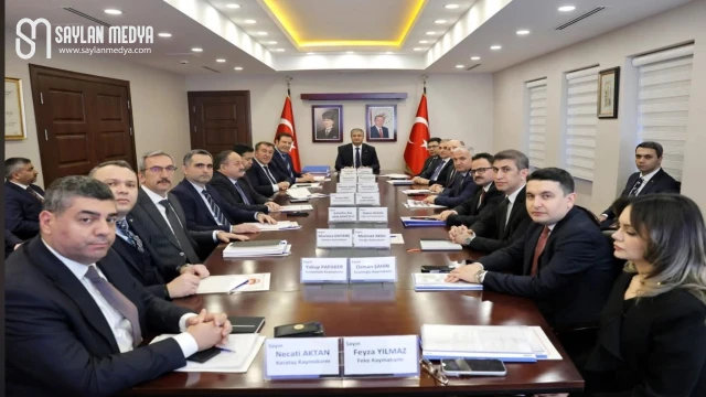 VALİ YAVUZ, VALİ YARDIMCILARI VE KAYMAKAMLARLA BİR ARAYA GELDİ