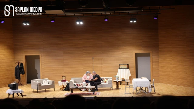 Demans Pratiği Tiyatro Oyunu Adana’da Sahnelendi