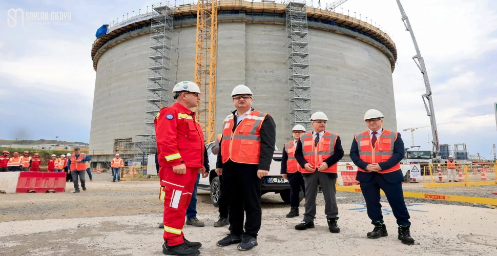 VALİ YAVUZ, CEYHAN’DA STRATEJİK ENERJİ YATIRIMINI YERİNDE İNCELEDİ