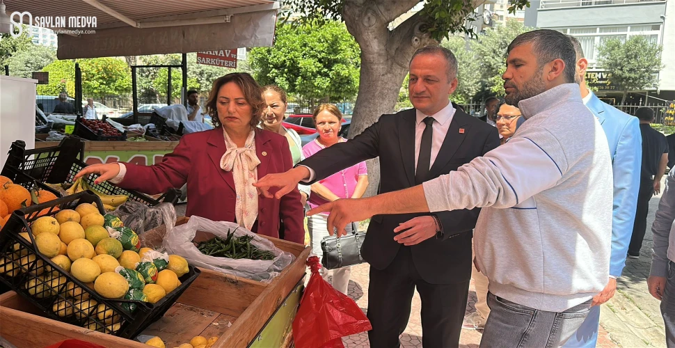 Vatandaş pazarda etiket değil geçim derdi okuyor!