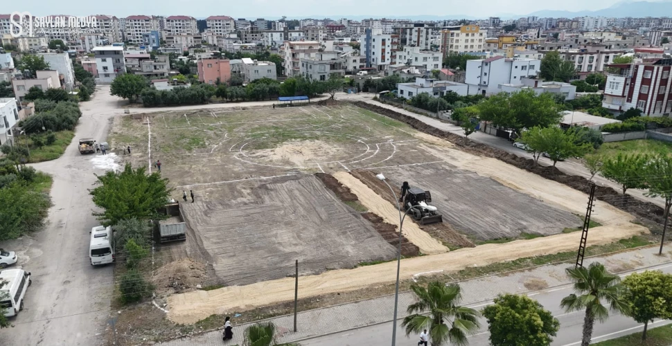 Ceyhan Belediyesi İstiklal Kent Meydanı Projesinde çalışmaları başlattı