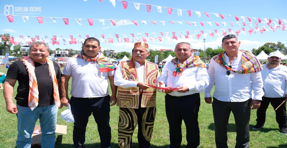 Salbaş Karakucak Güreşleri renkli ve heyecanlı görüntülere sahne oldu