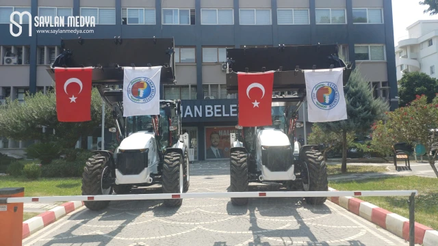 Ceyhan Belediyesi'ne 2 Yeni Kazıcı Yükleyici Kepçe
