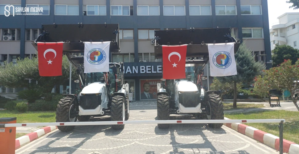Ceyhan Belediyesi'ne 2 Yeni Kazıcı Yükleyici Kepçe