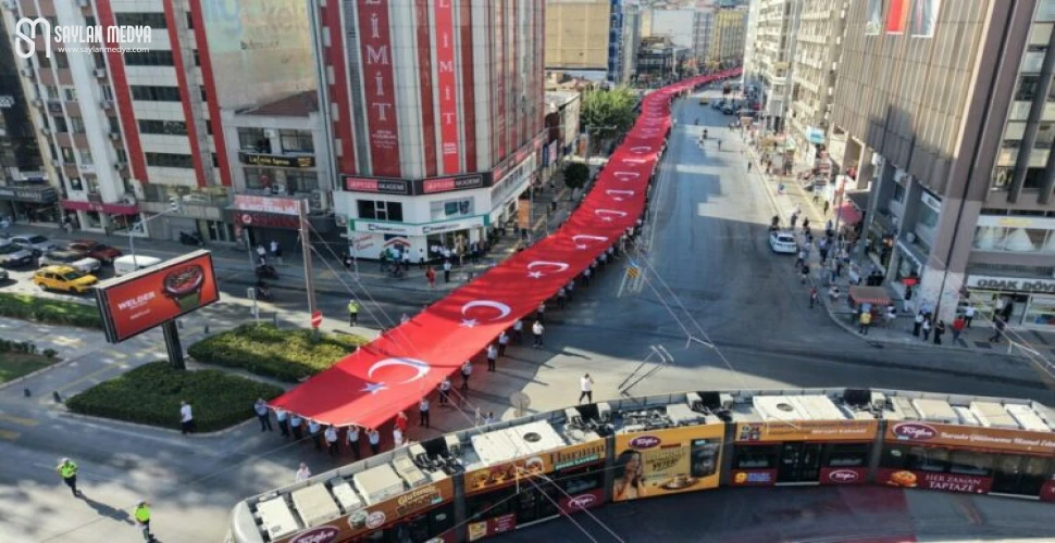 9 Eylül ruhu İzmir sokaklarında