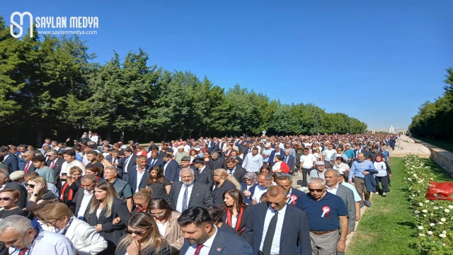 CHP’liler Doğum gününü Atasıyla kutlamak için Anıtkabir’de