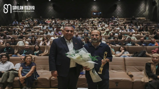 Dünya sinemasının usta ismi Asgar Farhadi’ye Yaşam Boyu Başarı ödülü verildi