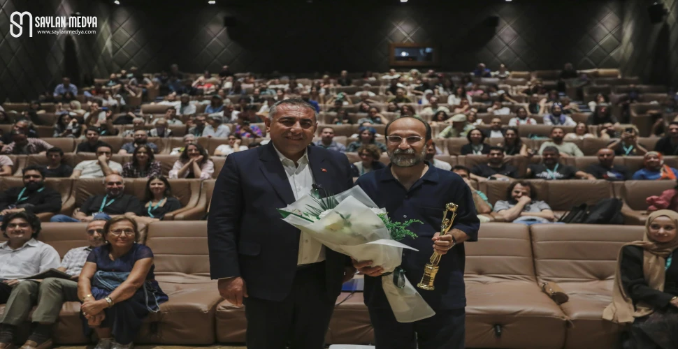 Dünya sinemasının usta ismi Asgar Farhadi’ye Yaşam Boyu Başarı ödülü verildi